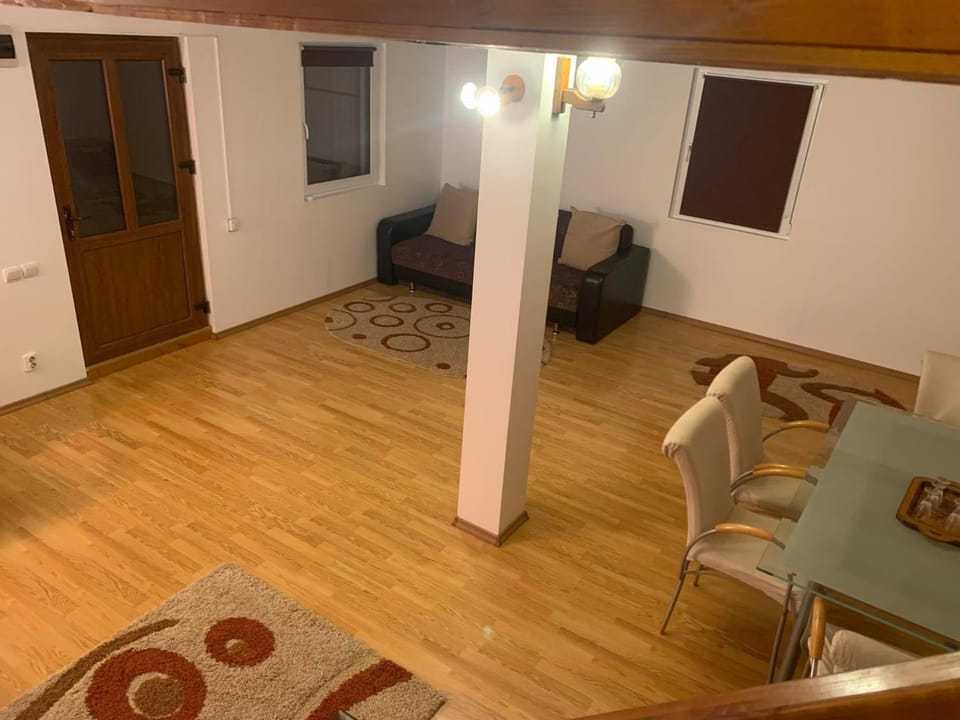 Communal lounge/ TV room, TV and multimedia, Living room, Seating area, Dining area