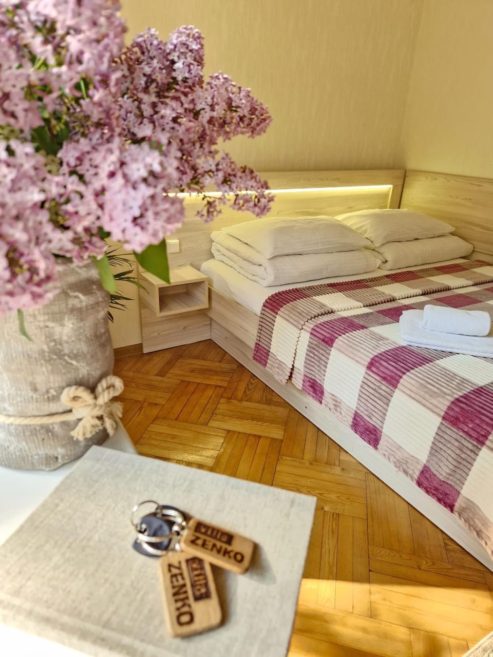 Bed, Photo of the whole room