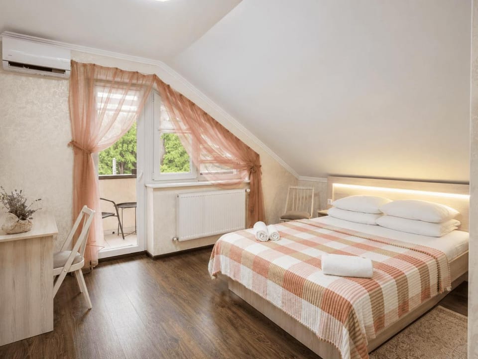 Bed, View (from property/room), Photo of the whole room, internet, air conditioner