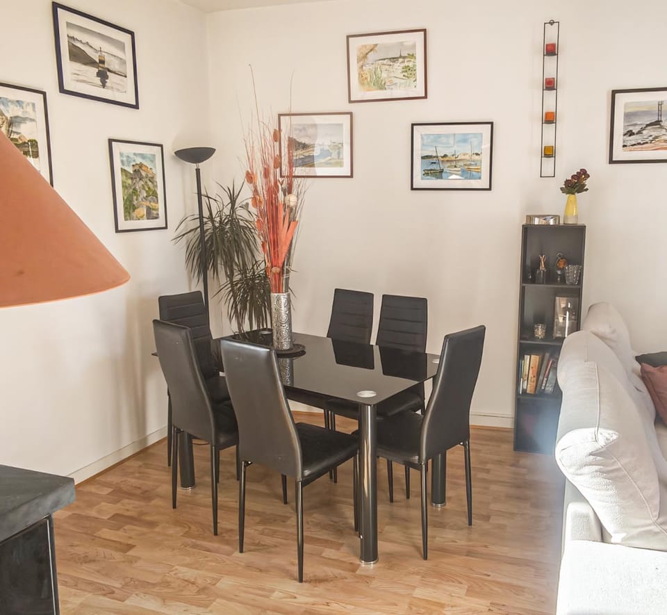 Seating area, Dining area