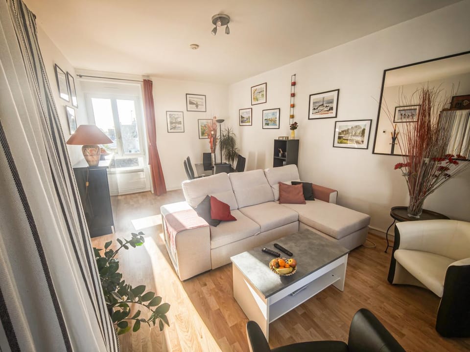 Living room, Photo of the whole room, Seating area, Dining area