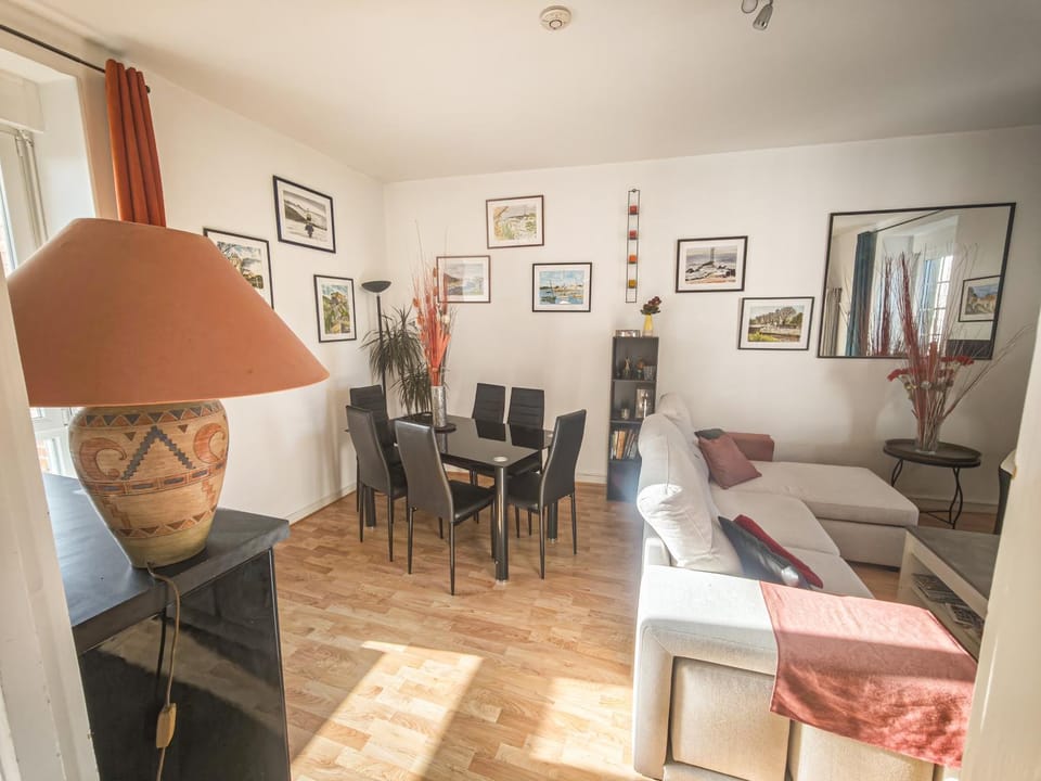 Living room, Seating area, Dining area