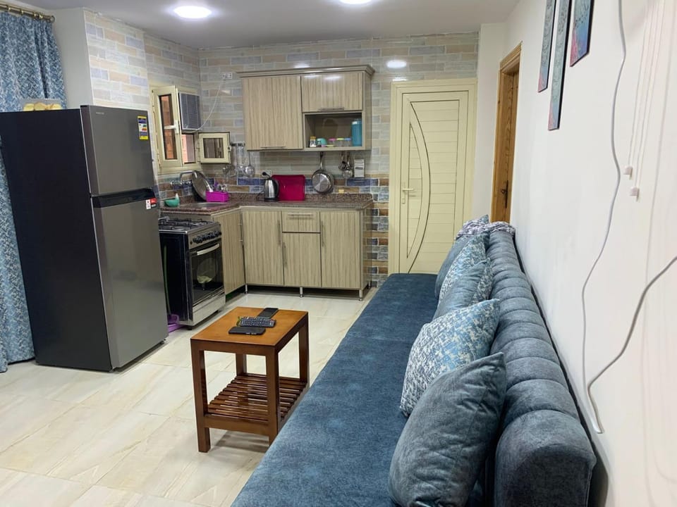Kitchen or kitchenette, Living room, Seating area, Dining area, oven, pet friendly, stove