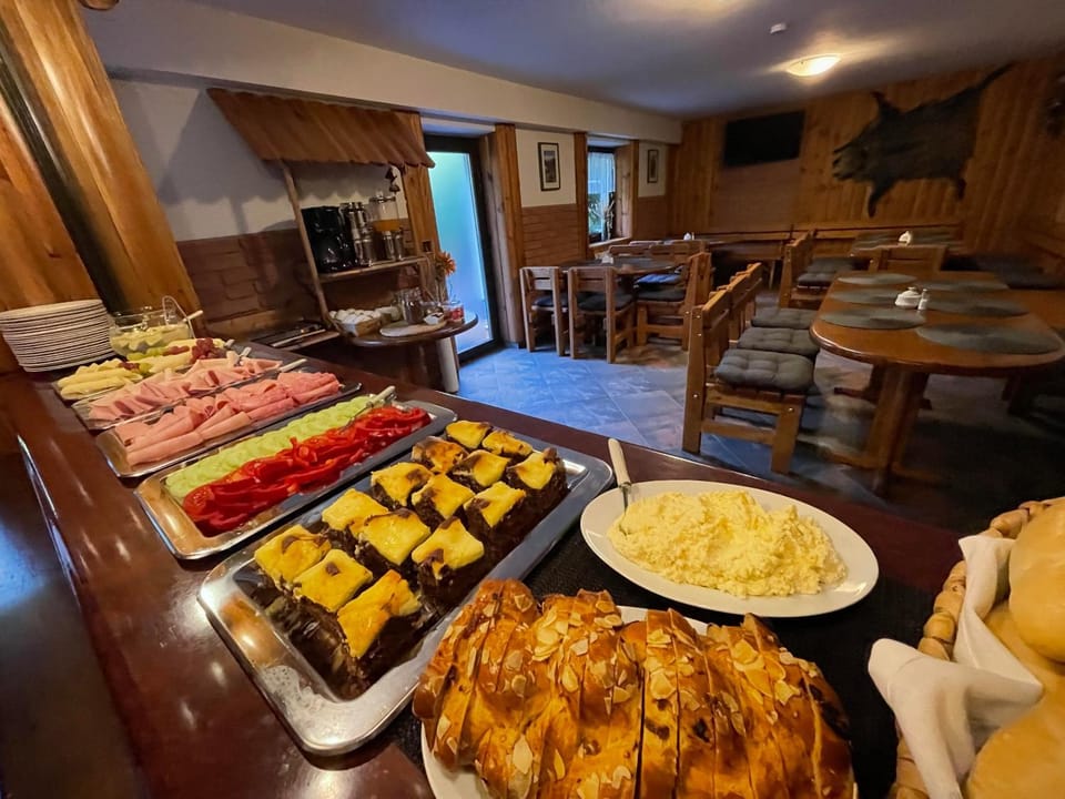 Dining area, Breakfast