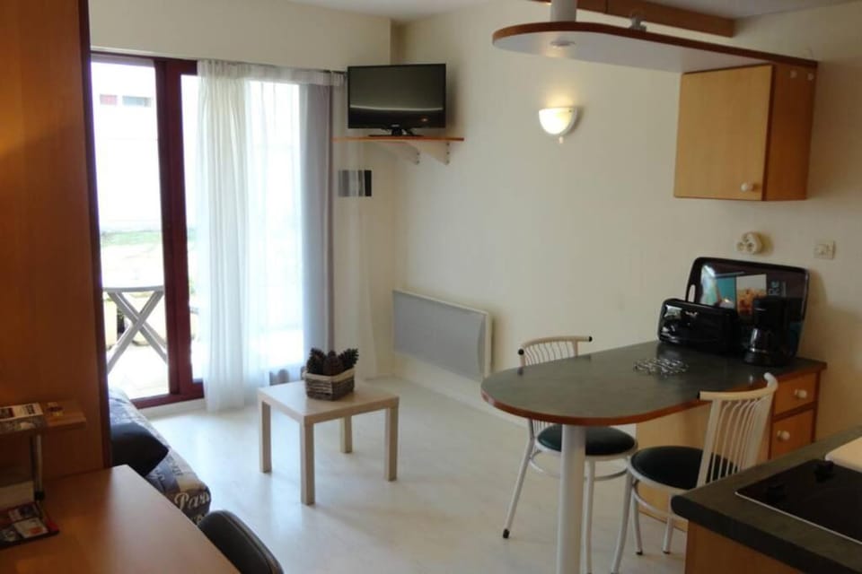 Studio, terrasse, piscine, plage, Les Minimes Apartment in La Rochelle