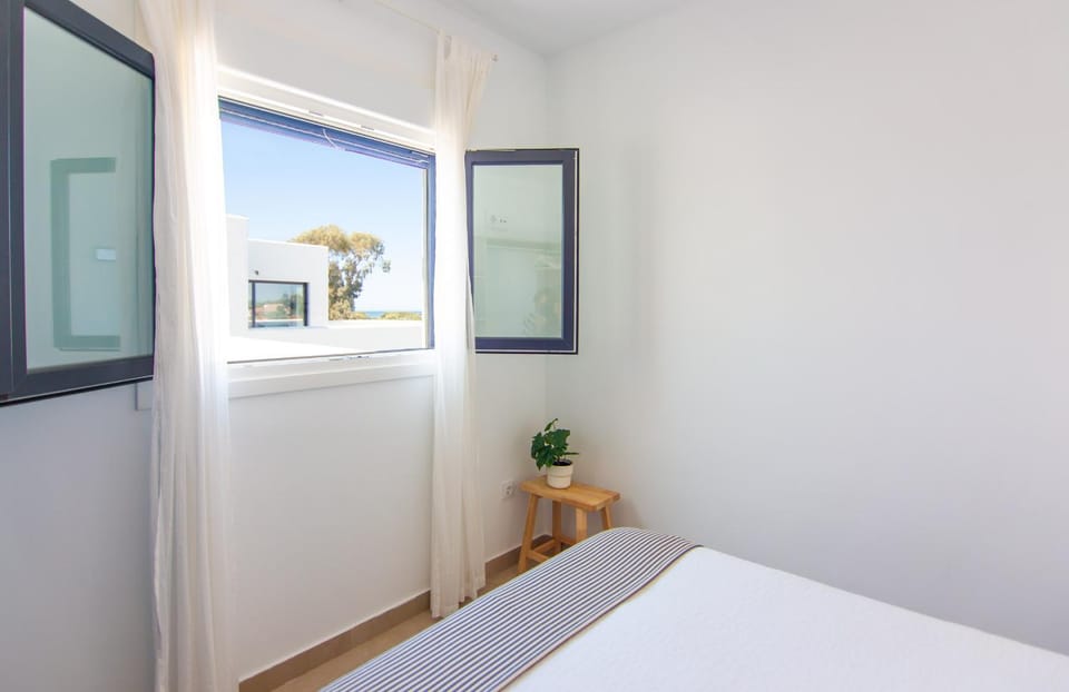 Preciosas villas con jardín y vistas al faro, a 700m de la playa Villa in Zahora