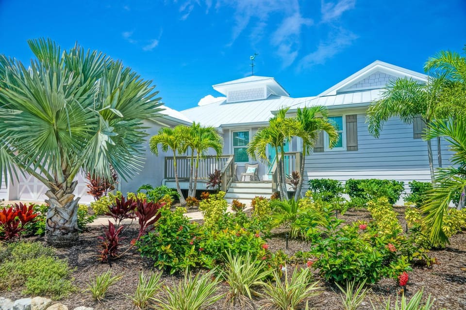 Mermaids Crossing by Beach Retreats House in Holmes Beach