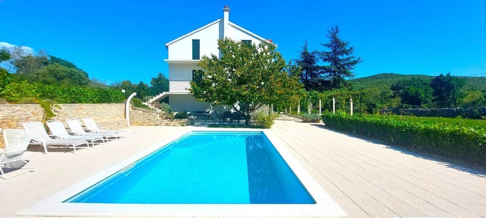 Villa Bacio with heated pool, starlink internet Villa in Šibenik-Knin County, Croatia