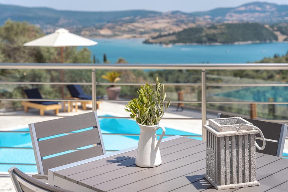 Swimming pool, Breakfast