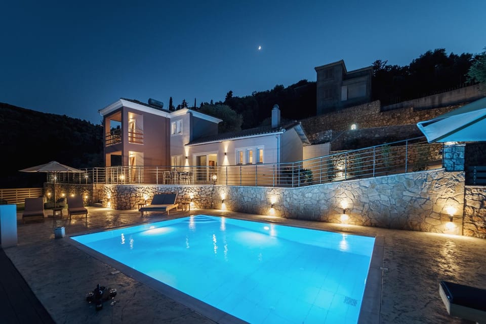 Property building, Swimming pool, Breakfast
