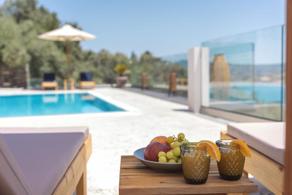 Swimming pool, Breakfast