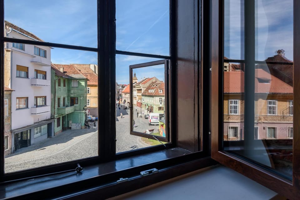 City view, Street view