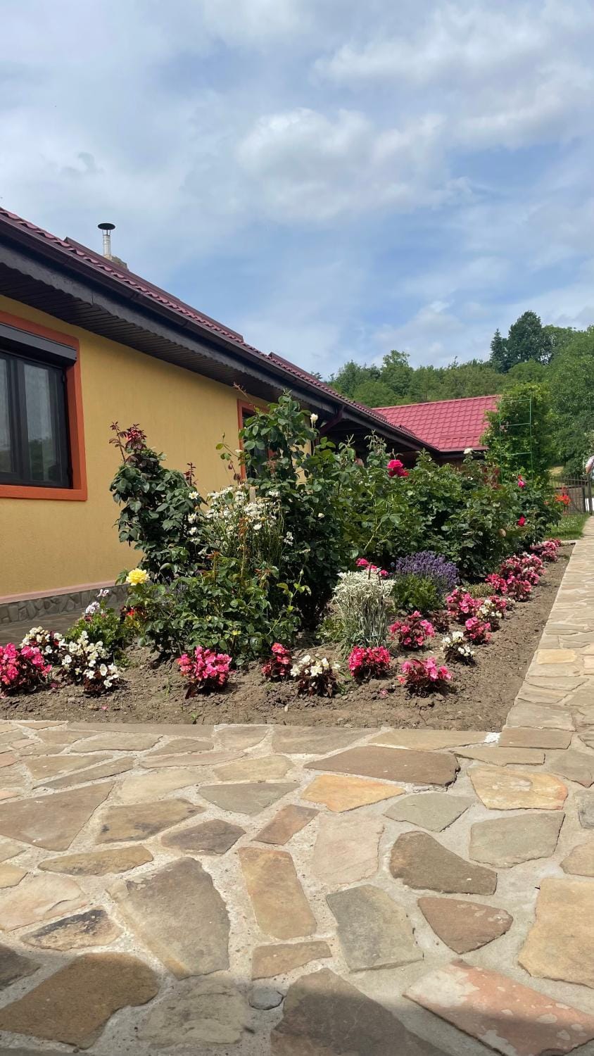 Casa de vacanta - Ograda cu flori Country House in Romania