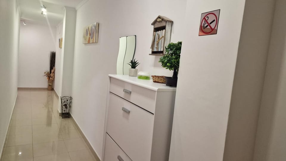 Ideal escapadas y vacaciones-Parking-Wifi-Netflix-Xbox Apartment in Safor