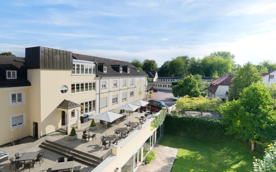 Facade/entrance, View (from property/room), Garden view, Garden view