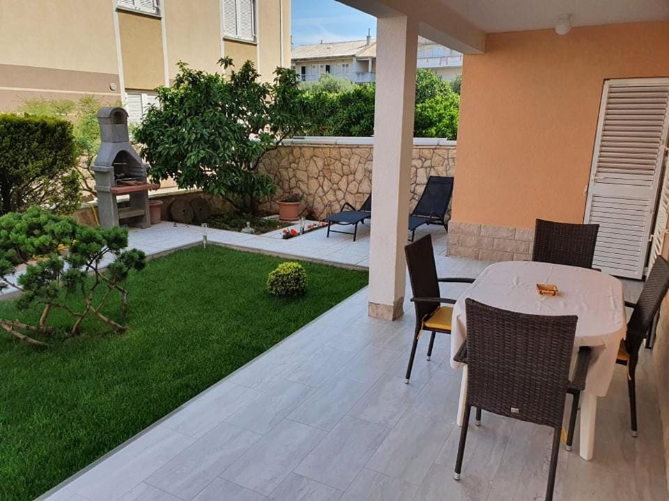 Apartments Niko Apartment in Novalja