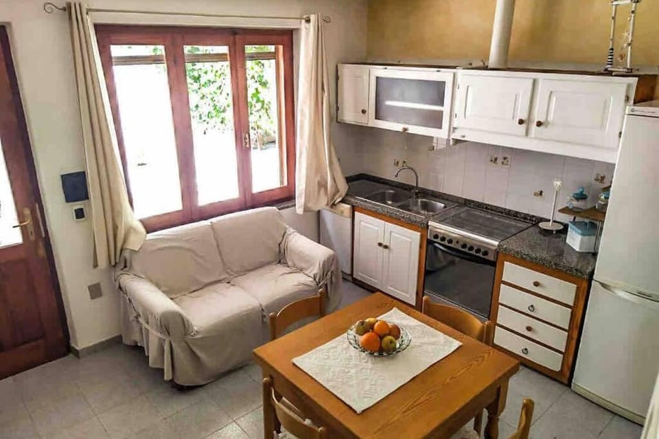 Kitchen or kitchenette, Seating area, Communal kitchen