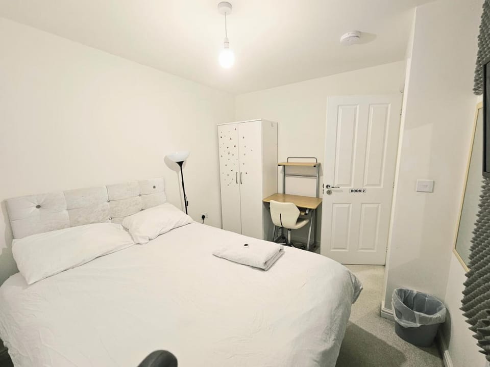 Bed, Photo of the whole room, Bedroom, wardrobe