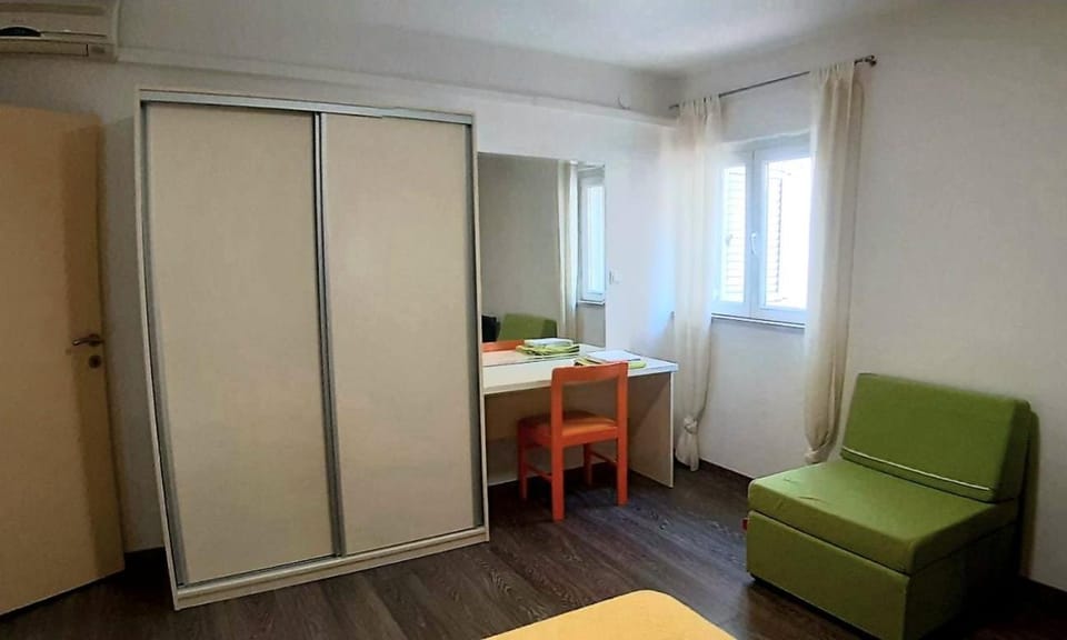 House Merlin Apartment in Baška Voda