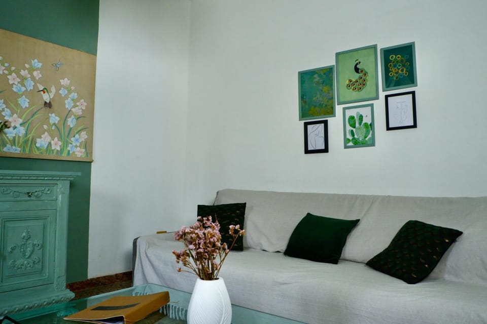 Living room, Decorative detail, Seating area