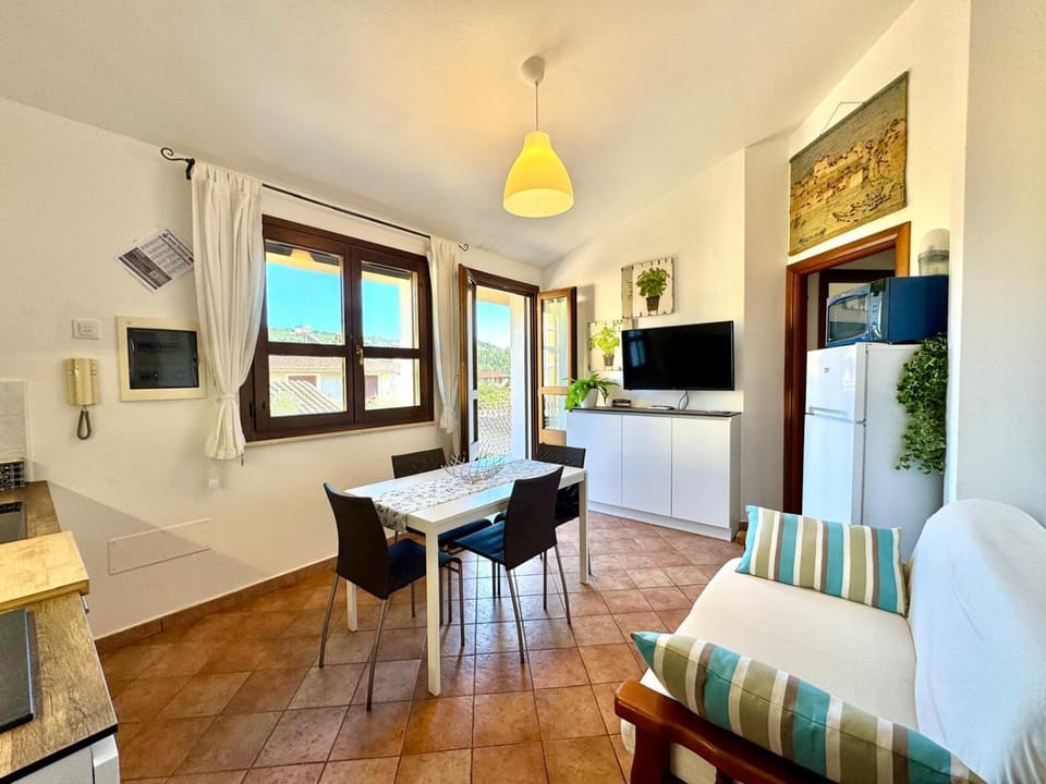 TV and multimedia, Kitchen or kitchenette, Living room, Dining area