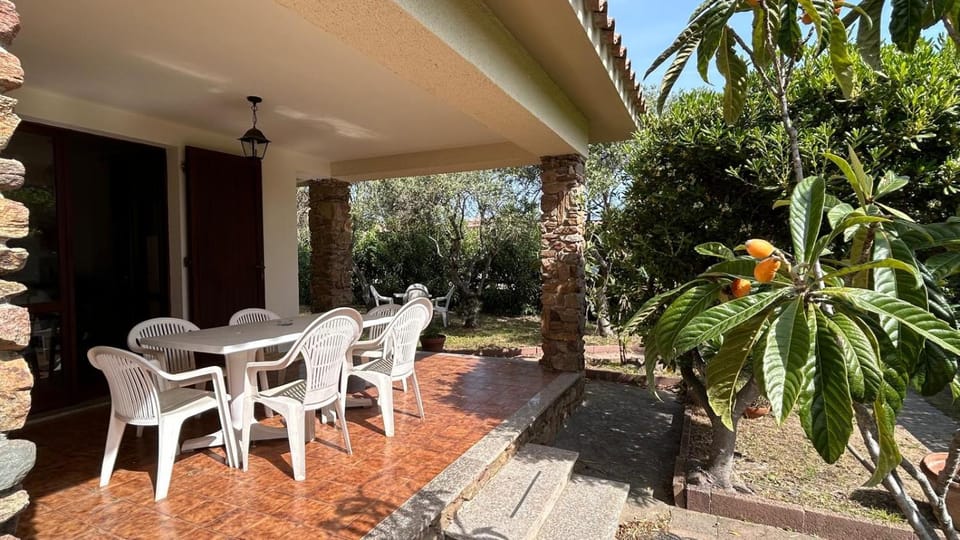 Property building, Patio, Spring, Day, Garden, View (from property/room), Balcony/Terrace, Dining area, Garden view