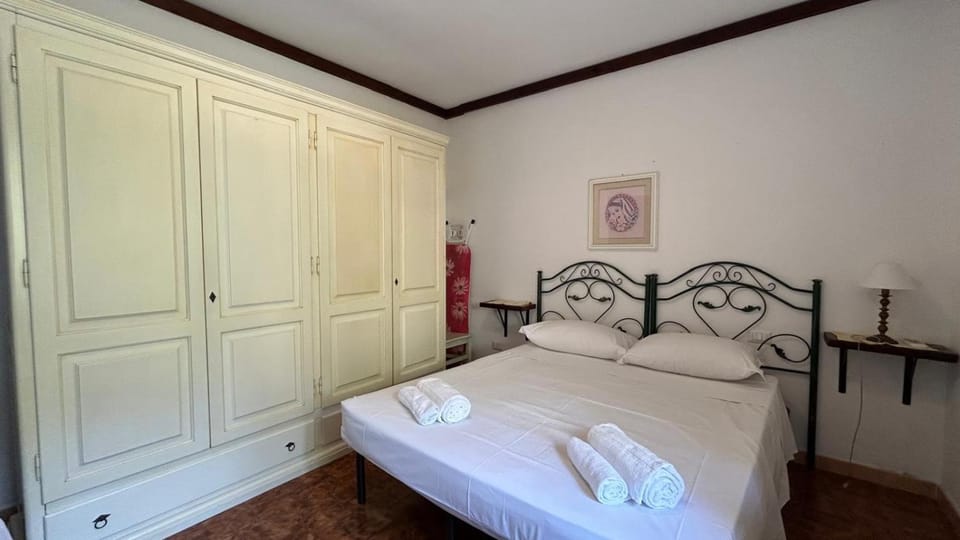 Bed, Photo of the whole room, Bedroom, towels, wardrobe