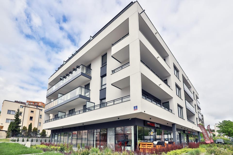 Property building, Facade/entrance, Off site
