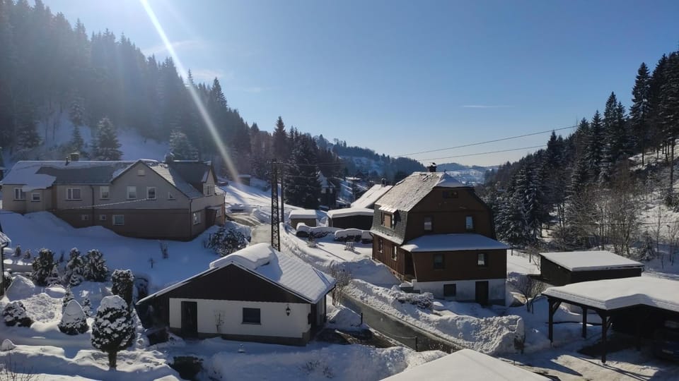 Neighbourhood, Winter