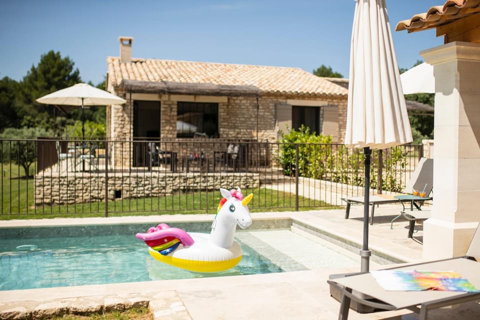 Bastide Toujours Dimanche, Maison de vacances avec vue & piscine chauffée House in Gordes