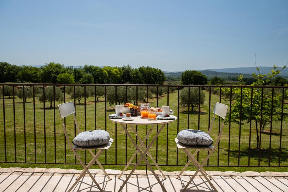 Bastide Toujours Dimanche, Maison de vacances avec vue & piscine chauffée House in Gordes