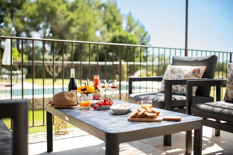 Bastide Toujours Dimanche, Maison de vacances avec vue & piscine chauffée House in Gordes