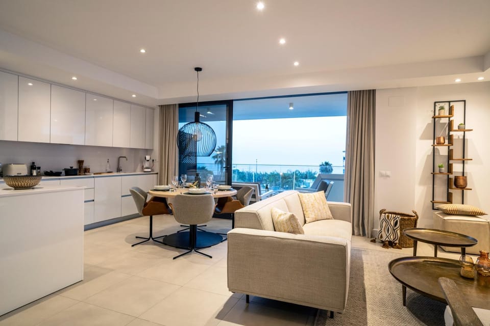 Kitchen or kitchenette, Living room