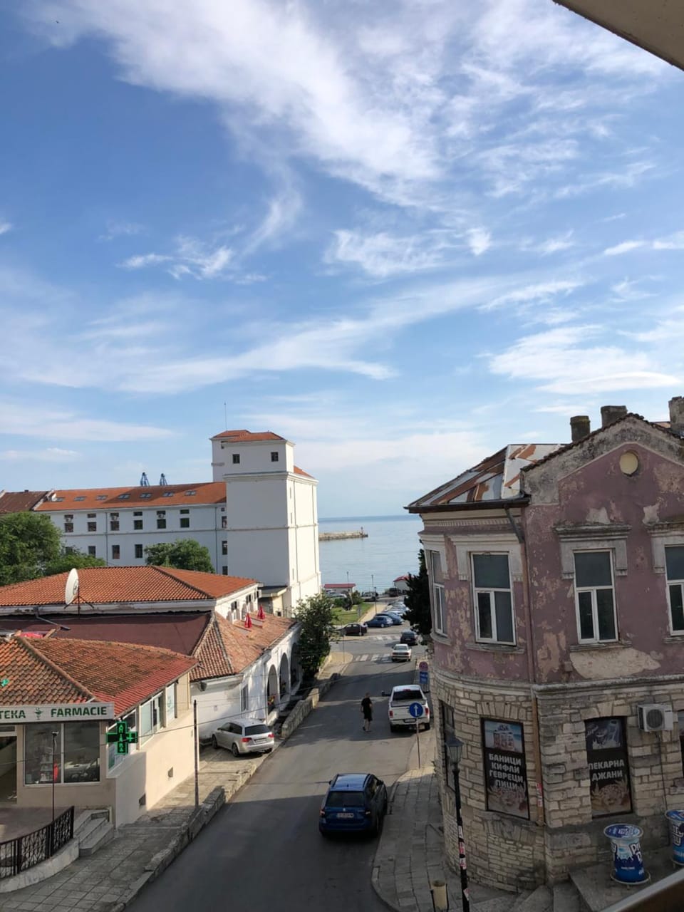 Sea view, Street view