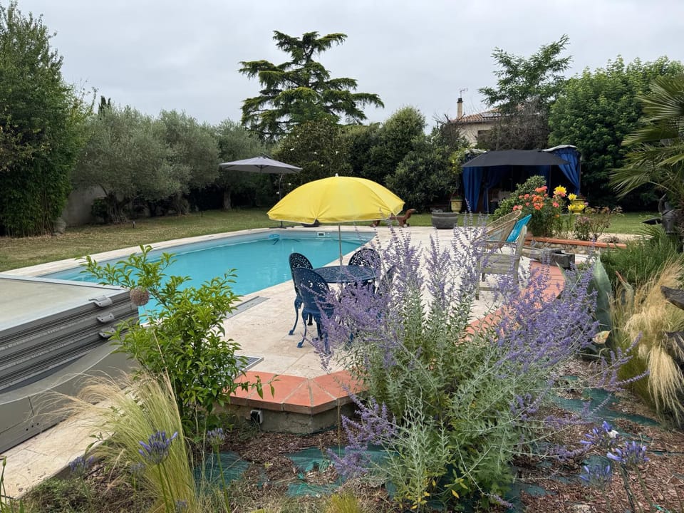 Chambre privée dans une maison avec piscine Vacation rental in Occitanie