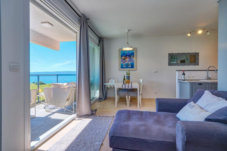 Balcony/Terrace, Living room, Seating area, Sea view