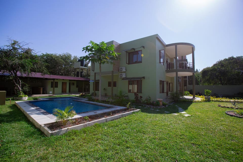 Garden, Swimming pool