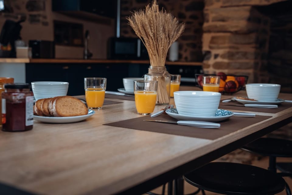 maison quartier médiéval au pied du château FOUGERES House in Fougères