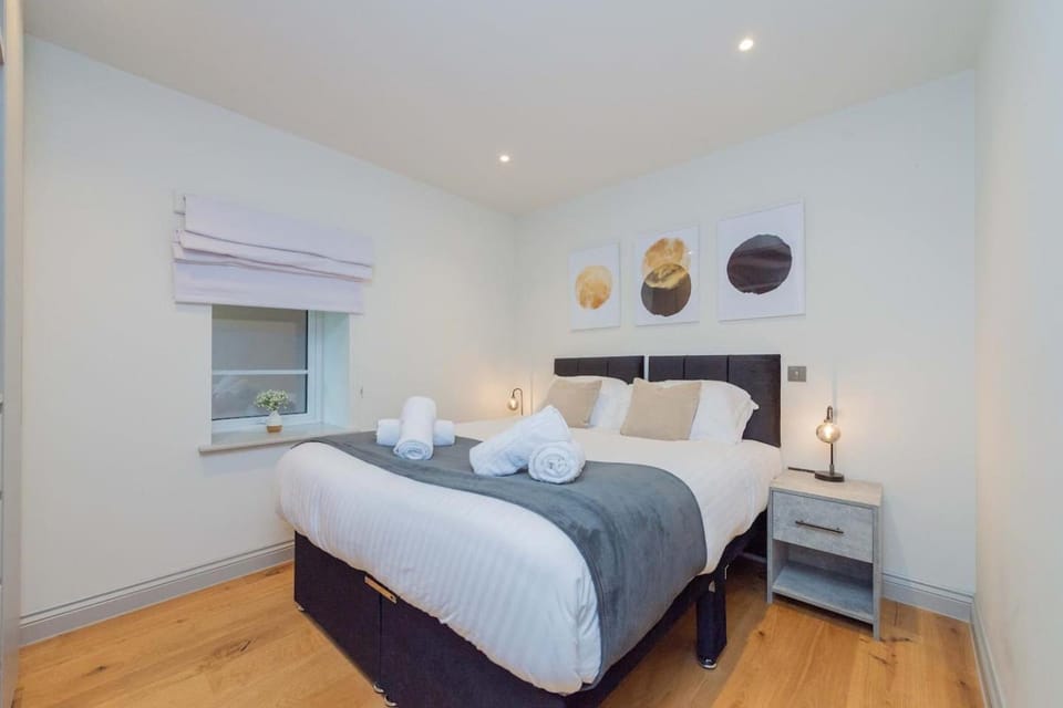 Parking - Modern - 2 Bedroom Apt - 5 Min to Centre Apartment in Shrewsbury
