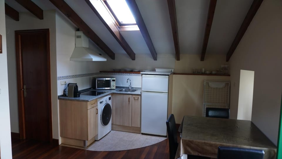 Dining area, kitchen