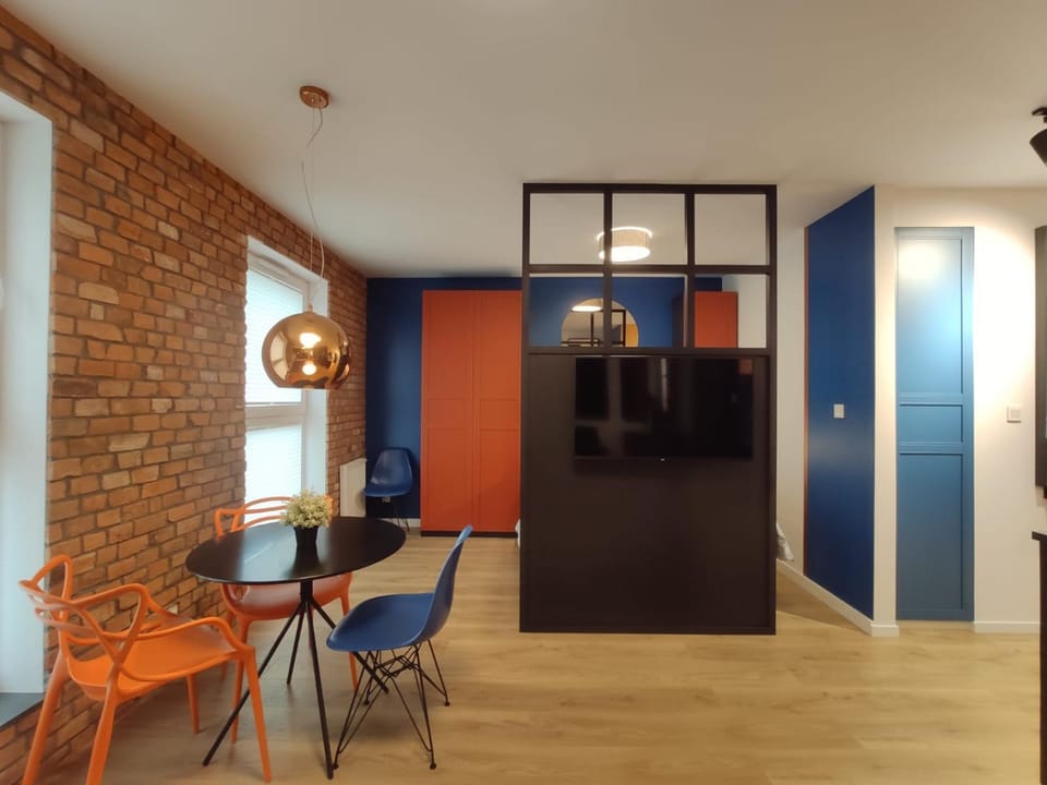 TV and multimedia, Seating area, Dining area