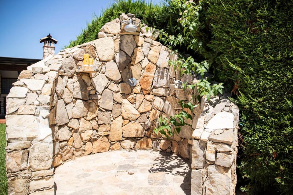 Shower, Property building, Facade/entrance