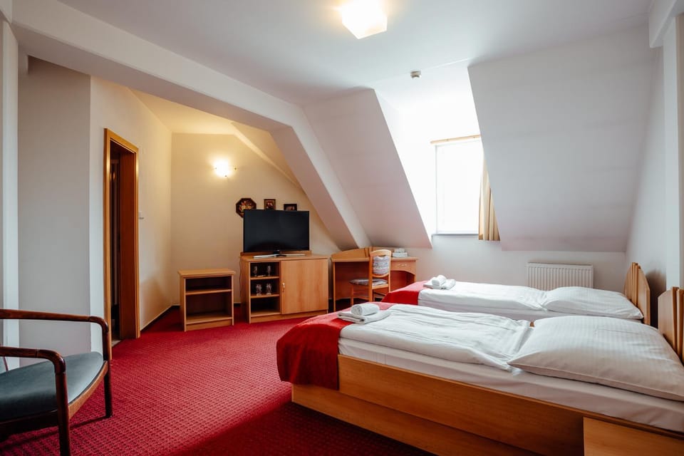 TV and multimedia, Photo of the whole room, Bedroom