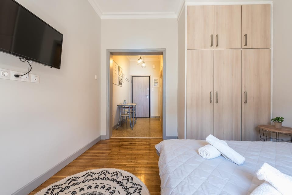 Communal lounge/ TV room, Bed, TV and multimedia, Photo of the whole room, Seating area, Bedroom