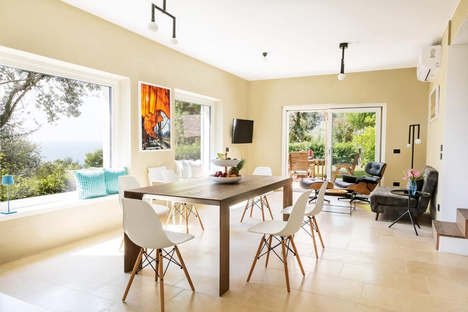 TV and multimedia, Living room, Seating area, Dining area