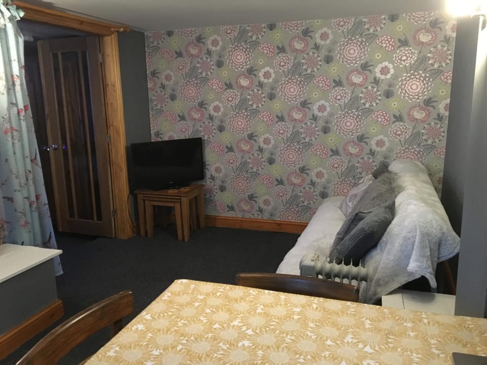 Bed, Living room