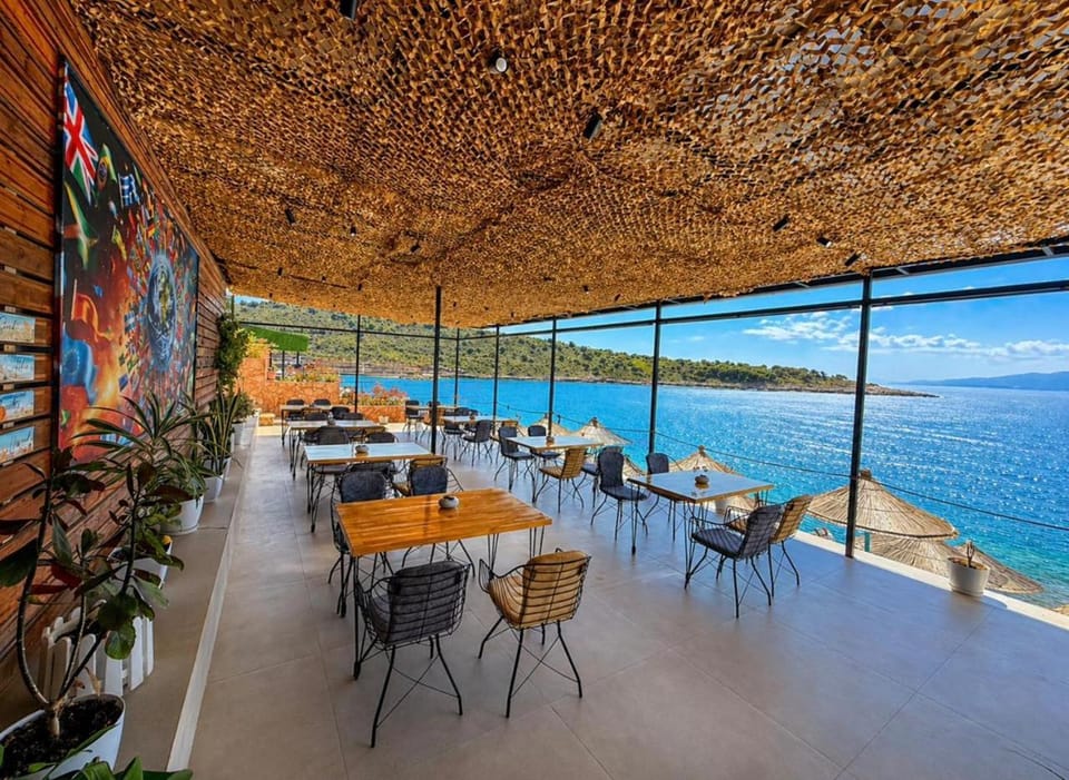 Restaurant/places to eat, Restaurant/places to eat, Sea view, Breakfast