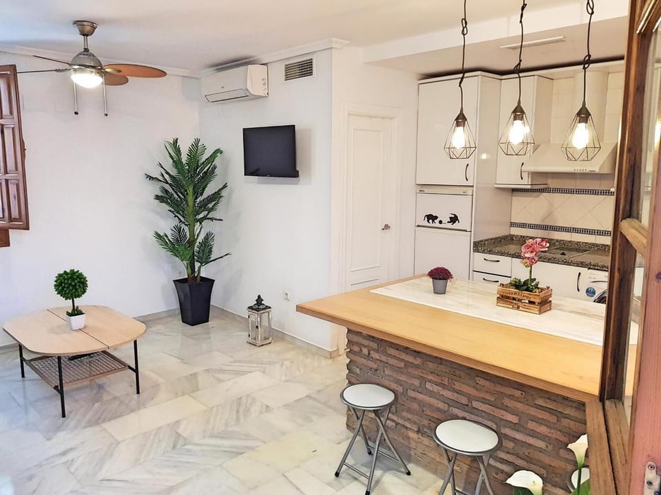 Kitchen or kitchenette, Lounge or bar, Dining area