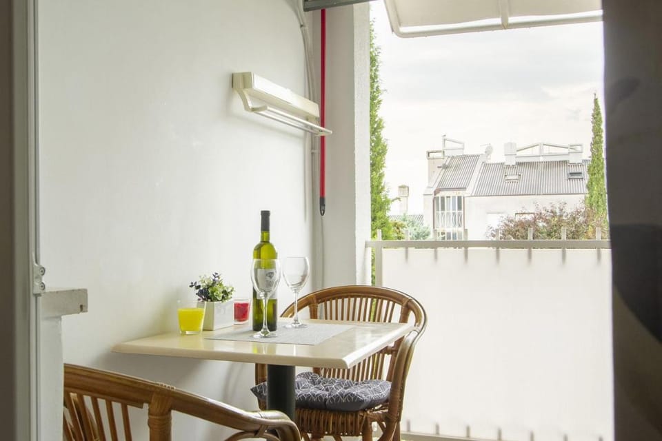 Balcony/Terrace, Balcony/Terrace, Dining area, Drinks, Alcoholic drinks
