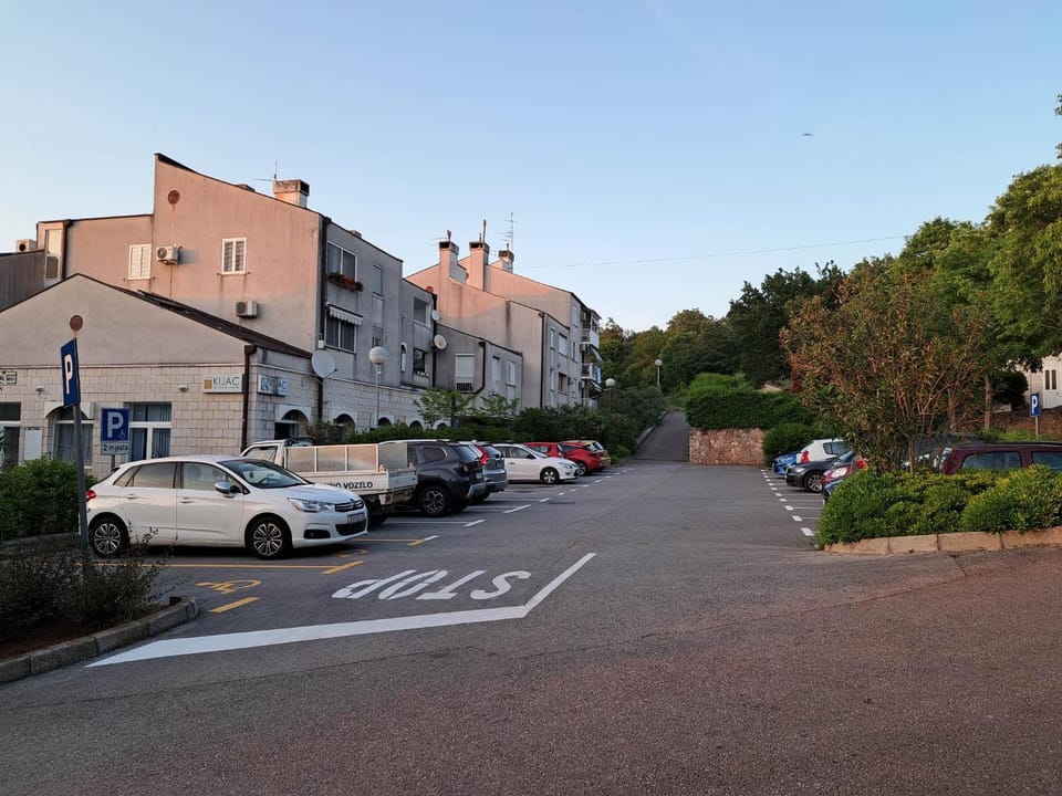 Property building, Neighbourhood, Location, Parking